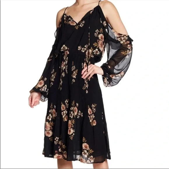 Astr the label black floral pleated cold shoulder midi dress - Picture 1 of 11